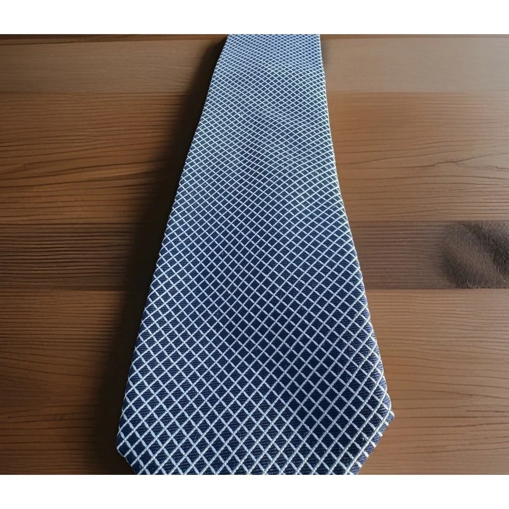 Nautica Men's Silk Tie Navy Blue White Geometric Diamond Pattern 3.5